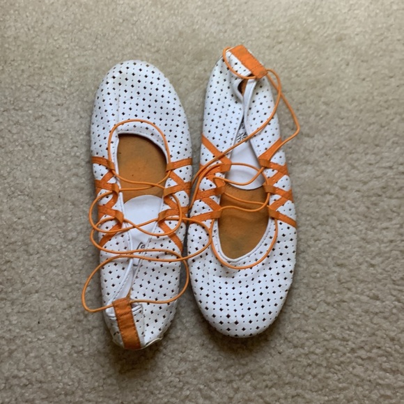 Rocketdog. Size 7. White/Orange Flats. - Picture 2 of 3